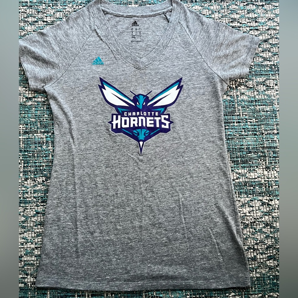 Women’s L - Charlotte Hornets Basketball Tshirt